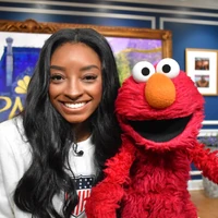Simone Biles & Elmo, 2024 Olympics1.jpg (706 KB) Simone Biles, gymnast
