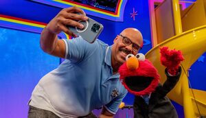 Iglehart on The Not-Too-Late Show with Elmo