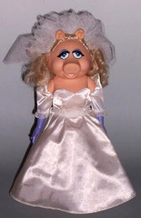 Miss piggy fantasy doll wedding day