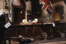 GMC-KenLilly-HapHotelFrontDesk4.jpg (144 KB)