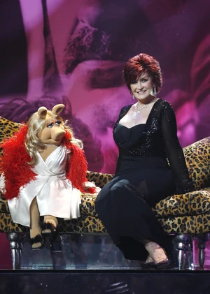 Miss Piggy and Sharon Osbourne on the Happy Birthday BAFTA special in 2007.