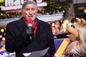 Miss piggy tony bennett.jpg (1.51 MB) Tony Bennett and Miss Piggy, 2016