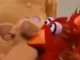 A chicken & a pigSesame Street Episode 4930