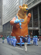 Bear and Tutter balloon at the 2009 6abc IKEA Thanksgiving Day Parade