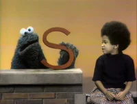 CMGenelle-S.jpg (228 KB) Cookie Monster teaches Genelle the sound of the letter S. (First: Episode 0236)