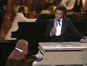 Johnny Mathis performs in The Muppets Go Hollywood.