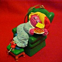 GrolierPrairieDawnSleep.jpg (20 KB) Prairie Dawn sleeping in a chair with cookies for Santa.