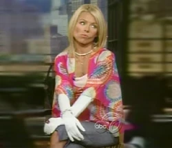 KellyRipa-PiggyGloves