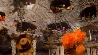 CraggleLagoon-bunks.jpg (683 KB) The bunk homes of the Craggles.