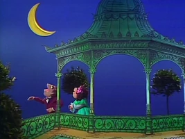 Papermoonww.jpg (279 KB) Wayne "It's Only a Paper Moon"