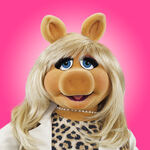 MissPiggy2012Outfit-PinkBG