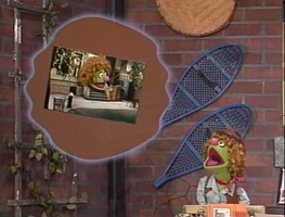 2265h.jpg (141 KB) "I Wish I Were a Postcard"