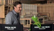 Kermit and Jason Segel sing to Amy Adams (VIDEO)