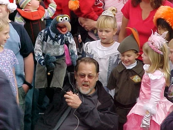 Dave Goelz and Gonzo performing in 2004