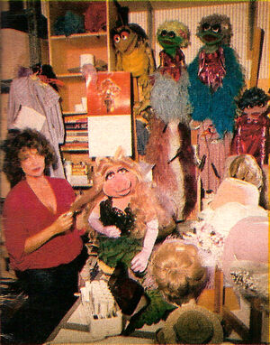 Barbara Davis and mermaid Miss Piggy from episode 514.