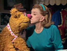 Nancy Walker & Fozzie BearThe Muppet Show episode 206
