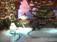 GonzoSkatingWindowMacys.jpeg (255 KB)