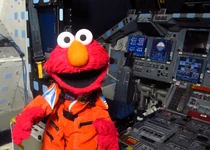 ElmoInsideaNASASpaceship.jpg (359 KB) Elmo in the shuttle cockpit