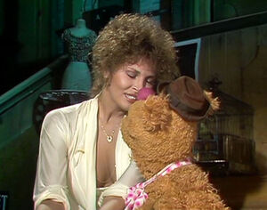 Eskimo kiss - Raquel Welch & Fozzie