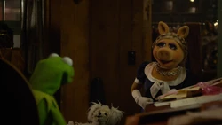 MMW Kermit Piggy argue