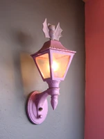 Parque-plaza-sesamo-count-castle-light.jpg (174 KB) Light fixture in Castillo del Conde Contar