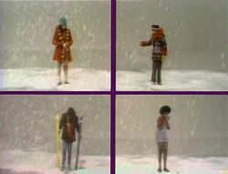 2807-SortingKids-WinterClothes