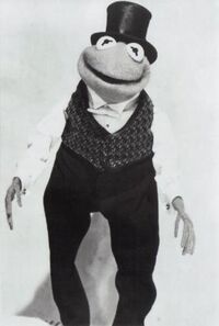 Kermit steppin out.jpg (16 KB)