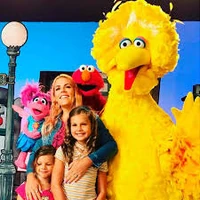 Big Bird Busy Philipps.jpeg (16 KB)