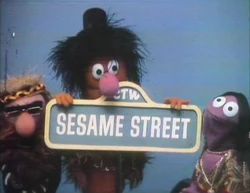 ClosingSign-0078HippiesSS