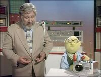 Robot Politician an invention of Dr. Bunsen Honeydew; played by Peter Ustinov in episode 112.