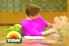 Todaystrangulation.jpg (70 KB) Couric strangling Miss Piggy on Today (ca. 1997)