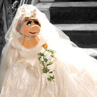Piggy wedding Muppets Most Wanted