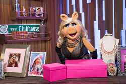 Miss Piggy Talks 'Muppets Now,' Pandemic Fashion, Making Over Kermit – WWD