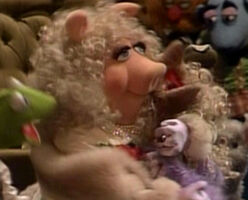 Maureen the Mink & Miss Piggy A Muppet Family Christmas