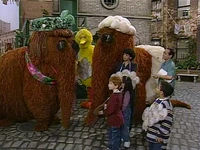 Episode 3887Snuffy's mommy tells him not to get his cloud costume dirty.
