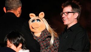 Miss Piggy and performer Eric Jacobson meet President Obama at  ceremony in 2015.