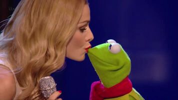 Kiss Katherine Jenkins and Kermit