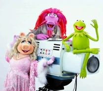 MT-CameraKermitPiggyClifford.jpg (193 KB)