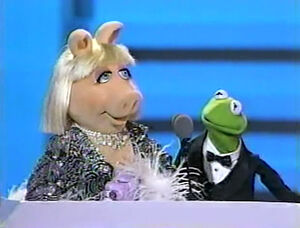 EmmyAwards-PiggyAndKermit-(1989)