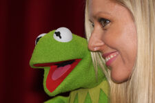 Muppets Australian Premiere 4.jpg (452 KB) Kermit with Charli Robinson