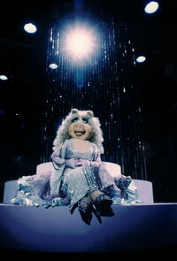 Fantastic miss piggy show concert