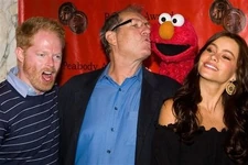 Elmo with the cast of Modern Family, Jesse Tyler Ferguson, Ed O'Neill and Sofía Vergara at the 2010 luncheon.