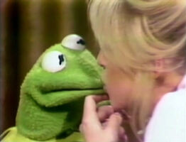 Goldie Hawn & Kermit Pure Goldie