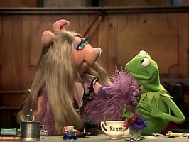 Piggy uses the guest stars' successful show business relationship to pressure Kermit into marriage in episode 301