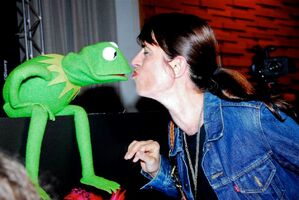 Elisa Stecca & KermitOs Muppets promotion