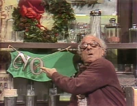 Xmasanother112.jpg (141 KB) Mr. Hooper points to his "Noel" sign which now reads "NO."