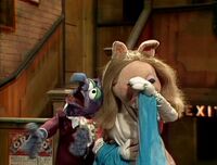 Gonzo → Miss PiggyThe Muppet Show episode 124