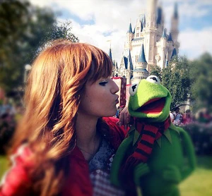 Bella Thorne with Kermit