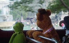 Fozzie and friends looking at the Trafalgar Square fountains in The Great Muppet Caper