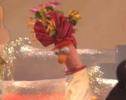 Beaker Carmen Miranda MT203.jpg (62 KB) Beaker in Muppets Tonight episode 203